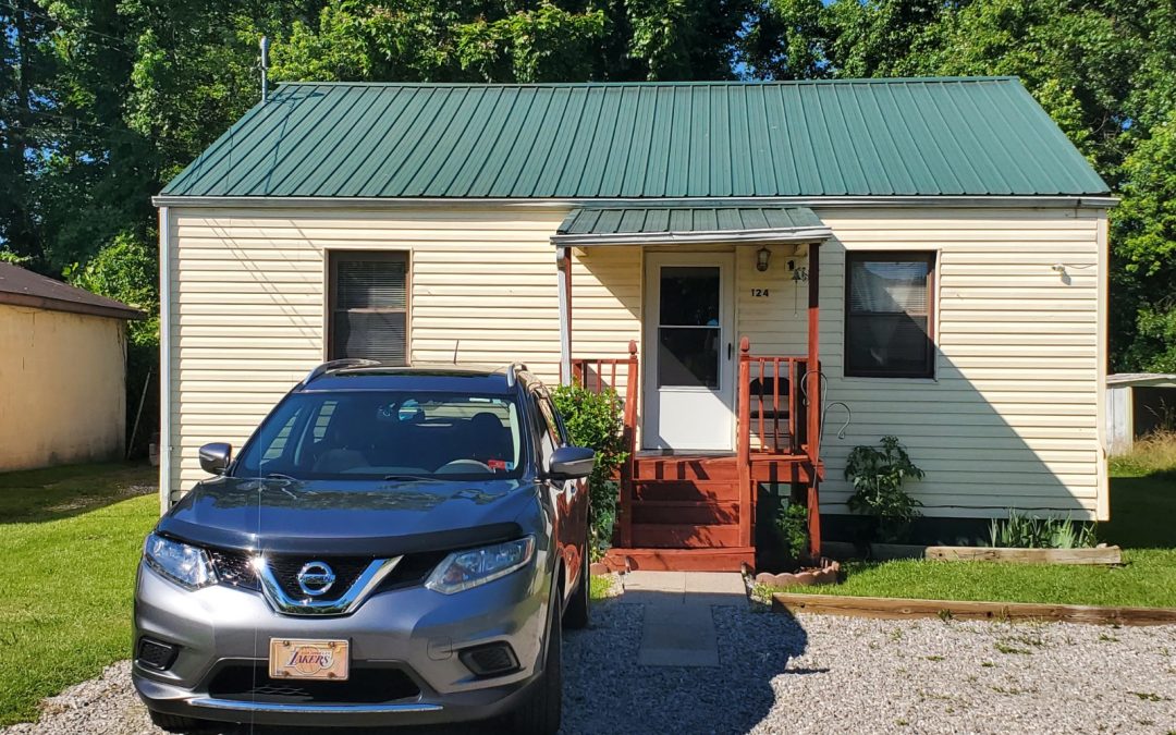 Cheerful 2 BR house with hot tub & hibachi grill